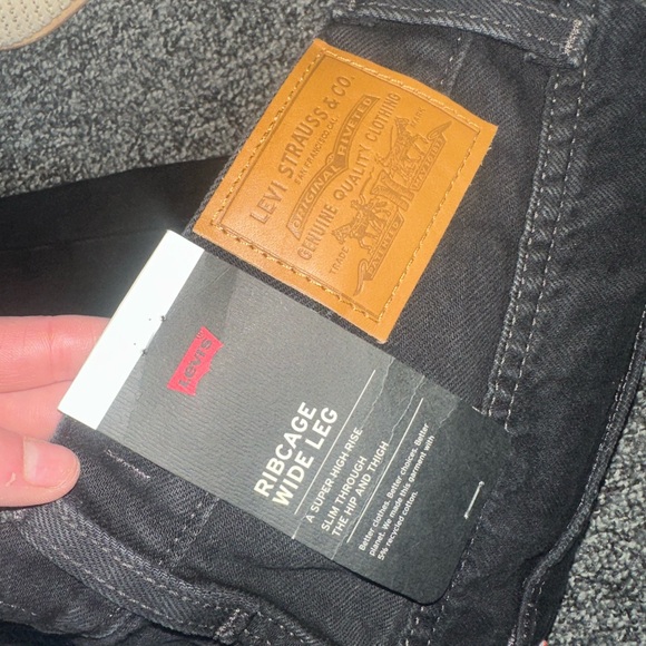 Levi’s Ribcage Wide Leg - Picture 5 of 5